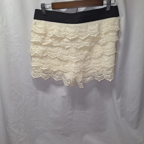 Charlotte Russe large lace layered white shorts - Picture 4 of 5
